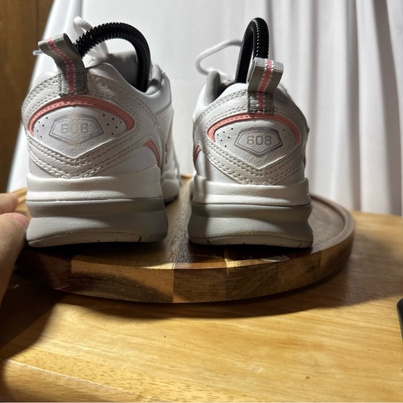 Size 7.5  New Balance 608v5 women’s training shoes White Pink - Picture 2 of 6